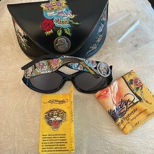 Rare Unisex Ed Hardy Black Sunglasses plus Case with Colorful Tattoo Art EHS-032